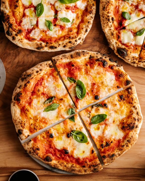 Dégustez des pizzas artisanales au Kiosque à Salles